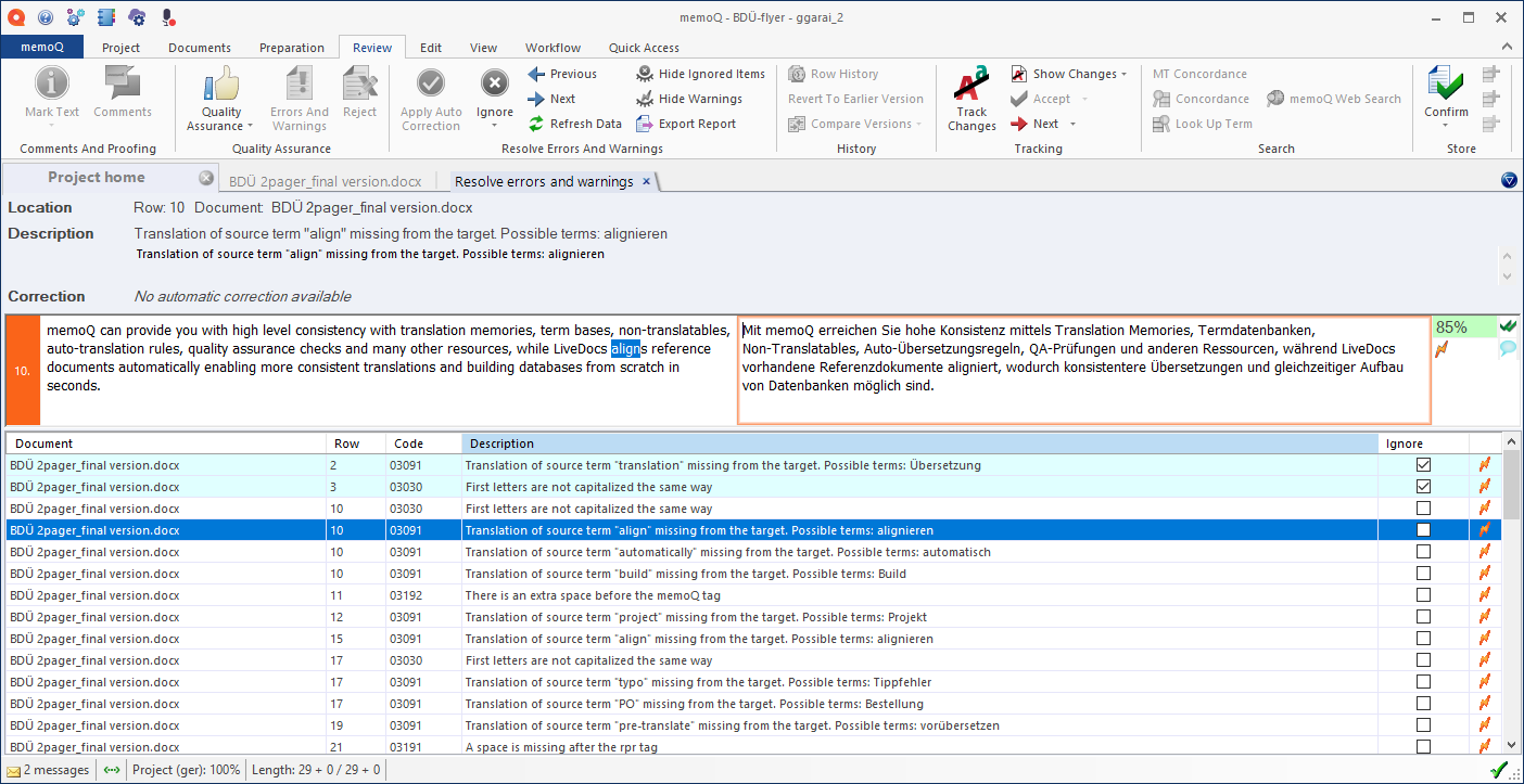 Fenster "memoQ-Projekt" mit geöffneter Registerkarte "Fehler und Warnungen beheben". Die Registerkarte besteht aus Informationen über den Ort des Fehlers, Beschreibung und vorgeschlagener Korrektur. Darunter ist eine Liste aller Fehler und Warnungen.