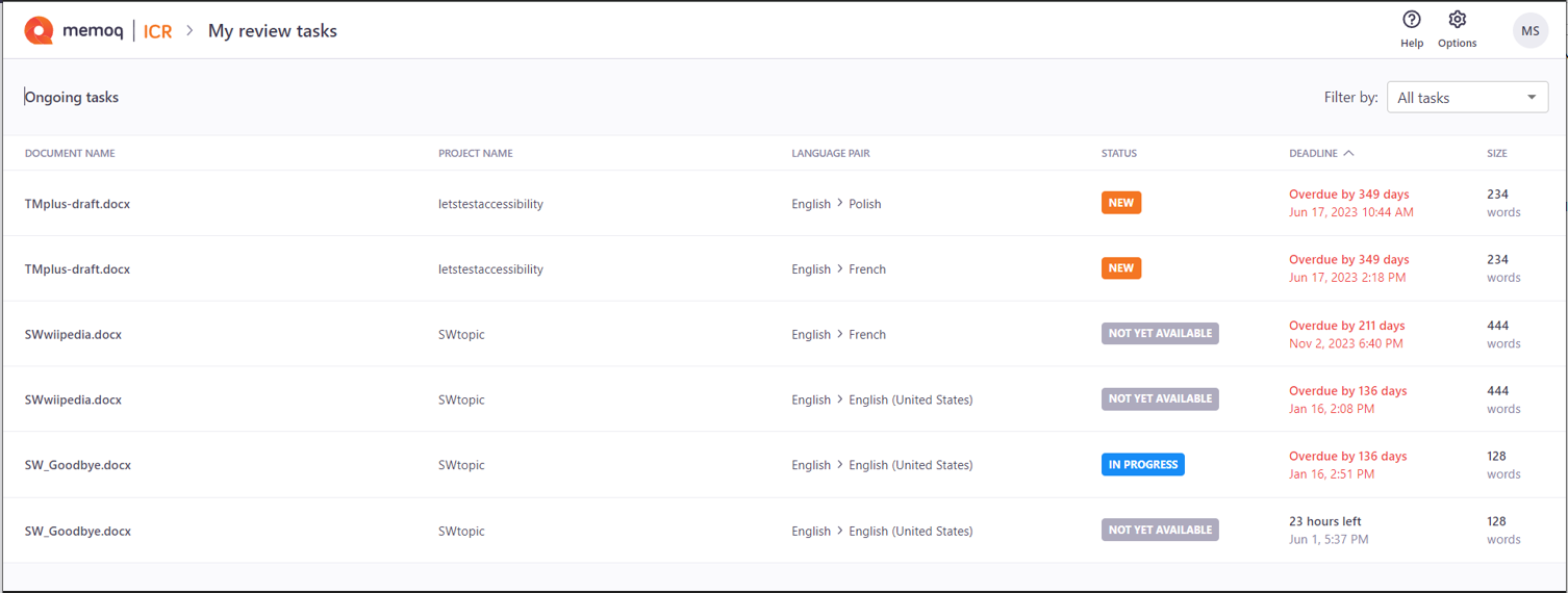 マイレビュータスクページはユーザーに割り当てられた全てのレビュータスクを表示します。左上にはヘルプ、オプション、管理ボタンがあります。その下には、割り当てられたタスクに関するすべての情報（ドキュメント名、プロジェクト名、言語ペア、ステータス、期限、サイズ）が記載された表があります。