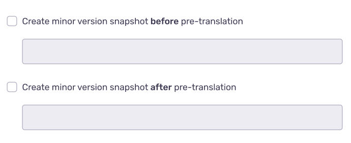 Une partie de l’écran montrant deux cases à cocher permettant aux utilisateurs de sélectionner quand ils souhaitent créer un instantané de version mineure avant (première case) ou après (seconde case) prétraduction.