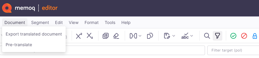 memoQ editorのインターフェイスで、ドキュメントメニューが展開されています。ドロップダウンには、翻訳済みドキュメントのエクスポートと前翻訳の2つのオプションが表示されています。ツールバーの下には、さまざまな編集およびフォーマットのアイコンが見えます。