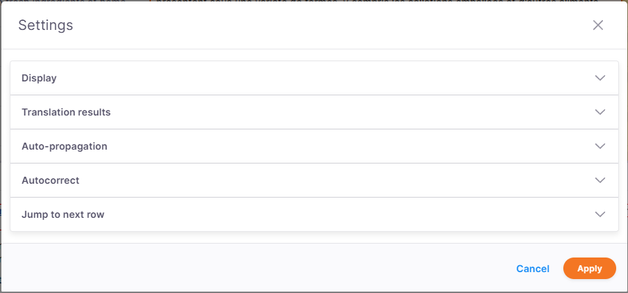 memoQ editorの設定ダイアログには、表示、翻訳結果、自動伝播、自動修正、次の行にジャンプの展開可能なセクションが表示されています。下部にはキャンセルと適用のボタンがあります。