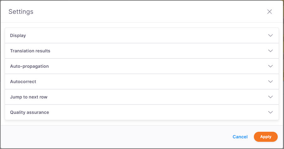 memoQ editorの設定ダイアログには、表示、翻訳結果、自動伝播、自動修正、次の行に文書にジャンプ、品質保証の展開可能なセクションが表示されています。下部にはキャンセルと適用のボタンがあります。