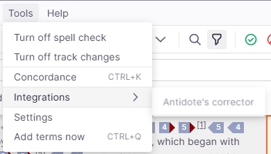 Partie de l’interface de l’éditeur memoQ montrant un document texte sur Star Wars. Le menu déroulant Outils est ouvert avec des options telles que Désactiver la vérification orthographique, Désactiver le suivi des modifications, Concordance (Ctrl+K), Intégrations, Paramètres et Ajouter des termes maintenant (Ctrl+Q). À droite, une barre latérale intitulée Langue liste les erreurs, incohérences et mots inconnus. Plusieurs mots dans le document sont soulignés pour indiquer des problèmes d’orthographe ou de style.
