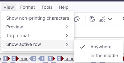 memoQ editorインターフェイスの一部で、表示ドロップダウンメニューが表示されており、「非表示文字の表示」、「プレビュー」、「タグ形式」、および「アクティブ行の表示」には「場所は指定しない」と「中央」の2つのオプションがあります。